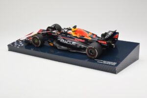 Red Bull Racing RB18 #1 M. Verstappen Winner Austin GP 2022 Minichamps 1:18 113222901 Metal — zdjęcie 5 z 6
