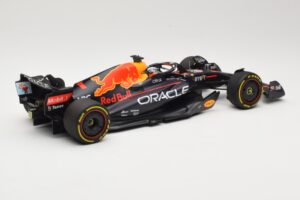 Red Bull Racing RB18 #1 M. Verstappen Winner Miami GP 2022 Minichamps 1:18 110220501 Metal — zdjęcie 2 z 6