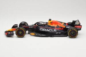 Red Bull Racing RB18 #1 M. Verstappen Winner Miami GP 2022 Minichamps 1:18 110220501 Metal — zdjęcie 3 z 6