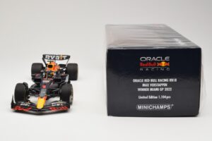 Red Bull Racing RB18 #1 M. Verstappen Winner Miami GP 2022 Minichamps 1:18 110220501 Metal — zdjęcie 6 z 6