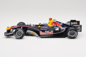 Red Bull RB1 Cosworth #14 D. Coulthard Red Bull Racing Showcar 2005 Minichamps 1:18 100050084 Metal — zdjęcie 3 z 7