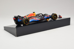 Red Bull RB19 #1 M. Verstappen Oracle Red Bull Racing United States Grand Prix Winner World Champion 2023 Minichamps 1:18 113 — zdjęcie 3 z 7