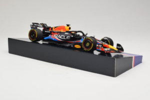 Red Bull RB19 #1 M. Verstappen Oracle Red Bull Racing United States Grand Prix Winner World Champion 2023 Minichamps 1:18 113 — zdjęcie 4 z 7