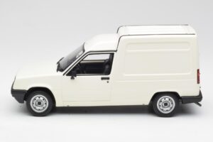 Renault Express Biały Otto 1:18 OT466 Żywica — zdjęcie 3 z 5