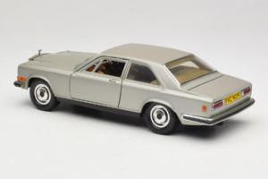 Rolls-Royce Camargue Srebrny Edycja Diamond Bburago 1:18 3001-M3 Metal — zdjęcie 7 z 8
