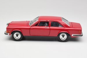 Rolls-Royce Camargue Czerwony Bburago 1:22 3001 Metal — zdjęcie 4 z 8