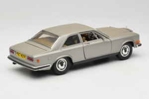 Rolls-Royce Camargue Srebrny Bburago 1:18 3001-M2 Metal — zdjęcie 3 z 8