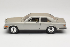 Rolls-Royce Camargue Srebrny Bburago 1:18 3001-M2 Metal — zdjęcie 4 z 8