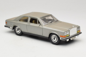 Rolls-Royce Camargue Srebrny Bburago 1:18 3001-M2 Metal — zdjęcie 6 z 8