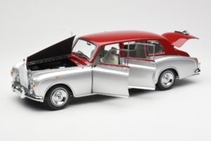 Rolls-Royce Phantom VI Srebrno Czerwony Kyosho 1:18 08905SR Metal — zdjęcie 2 z 8