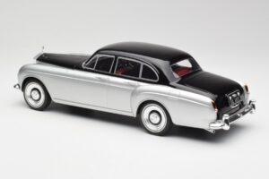 Rolls-Royce Silver Cloud III Mulliner Srebrny & Czarny MCG 1:18 MCG18128 Metal — zdjęcie 5 z 6