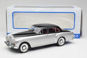 Rolls-Royce Silver Cloud III Mulliner Srebrny & Czarny MCG 1:18 MCG18128 Metal — zdjęcie 6 z 6