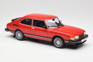 Saab 900 GL Czerwony MCG 1:18 MCG18340 Metal — zdjęcie 2 z 6