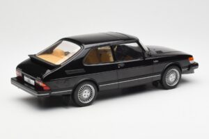 Saab 900 Turbo Czarny MCG 1:18 MCG18338 Metal — zdjęcie 2 z 6