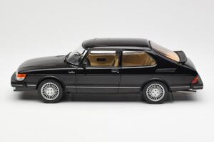 Saab 900 Turbo Czarny MCG 1:18 MCG18338 Metal — zdjęcie 3 z 6