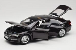 Skoda Superb Mk3 Czarny Paudi Model 1:18 ZSS000006BLA Metal — zdjęcie 2 z 8