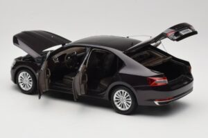 Skoda Superb Mk3 Czarny Paudi Model 1:18 ZSS000006BLA Metal — zdjęcie 5 z 8