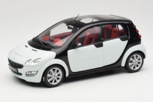 Smart Forfour Biały Kyosho 1:18 0019141V001C01Q00 Metal