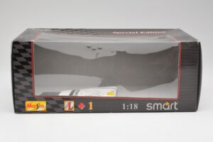 Smart Fortwo Czarny & Biały Maisto 1:18 56045 Metal — zdjęcie 3 z 3