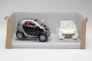 Smart Fortwo Czarny & Biały Maisto 1:18 56045 Metal