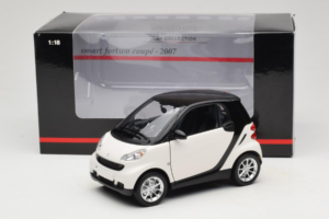Smart Fortwo 451 Coupe Biały Czarny Minichamps 1:18 150036302 Metal — zdjęcie 8 z 8
