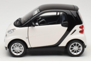 Smart Fortwo 451 Coupe Biały Czarny Minichamps 1:18 150036302 Metal — zdjęcie 4 z 8