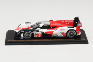 Toyota GR010 Hybrid Hypercar #8 S. Buemi / B. Hartley / R. Hirakawa Toyota Gazoo Racing 24 Hours of Le Mans 2023 Spark 1:43 T — zdjęcie 2 z 4
