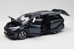 Toyota Granvia Ciemnoniebieski OEM 1:18 FCL22GR803 Metal — zdjęcie 2 z 8