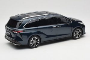 Toyota Granvia Ciemnoniebieski OEM 1:18 FCL22GR803 Metal — zdjęcie 3 z 8
