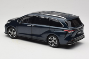 Toyota Granvia Ciemnoniebieski OEM 1:18 FCL22GR803 Metal — zdjęcie 7 z 8
