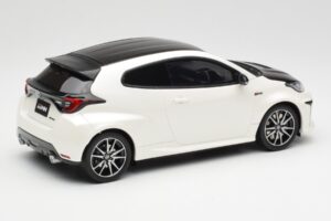 Toyota GRMN Yaris Rally Package Biały Otto 1:18 OT1071 Żywica — zdjęcie 2 z 6