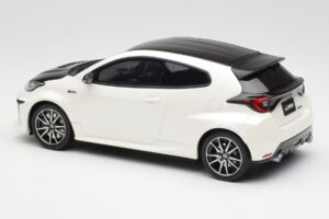 Toyota GRMN Yaris Rally Package Biały Otto 1:18 OT1071 Żywica — zdjęcie 5 z 6
