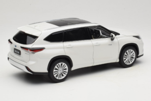 Toyota Highlander XU70 Biały OEM 1:18 26071-2011 Metal — zdjęcie 3 z 8