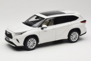 Toyota Highlander XU70 Biały OEM 1:18 26071-2011 Metal