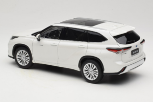 Toyota Highlander XU70 Biały OEM 1:18 26071-2011 Metal — zdjęcie 7 z 8