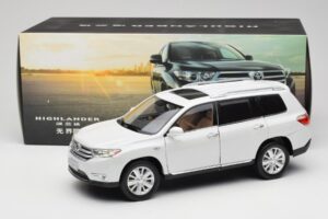 Toyota Highlander XU40 Biały Paudi Model 1:18 2043612-W1 Metal — zdjęcie 8 z 8