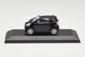Toyota iQ Czarny i Biały Targi Motoryzacyjne w Genewie 2009 Minichamps 1:43 400166801 Metal