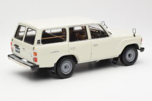 Toyota Land Cruiser J60 Biały Kyosho 1:18 08956W Metal — zdjęcie 3 z 8