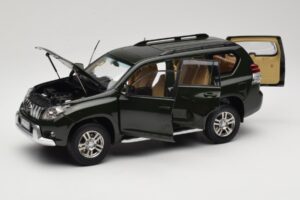 Toyota Land Cruiser Prado J150 Zielony Paudi Model 1:18 623132-GR Metal — zdjęcie 2 z 8