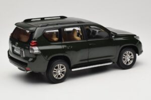 Toyota Land Cruiser Prado J150 Zielony Paudi Model 1:18 623132-GR Metal — zdjęcie 3 z 8