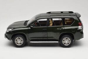 Toyota Land Cruiser Prado J150 Zielony Paudi Model 1:18 623132-GR Metal — zdjęcie 4 z 8