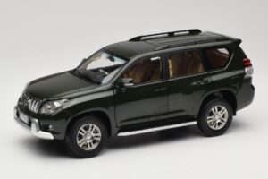 Toyota Land Cruiser Prado J150 Zielony Paudi Model 1:18 623132-GR Metal