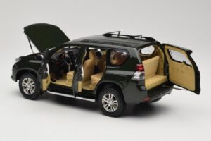 Toyota Land Cruiser Prado J150 Zielony Paudi Model 1:18 623132-GR Metal — zdjęcie 5 z 8