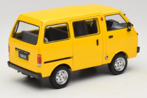Toyota TJ110 Tianjin Huali Żółty OEM 1:18 TOYOTA014 Metal — zdjęcie 3 z 8