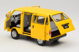 Toyota TJ110 Tianjin Huali Żółty OEM 1:18 TOYOTA014 Metal — zdjęcie 5 z 8