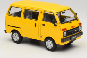 Toyota TJ110 Tianjin Huali Żółty OEM 1:18 TOYOTA014 Metal — zdjęcie 6 z 8