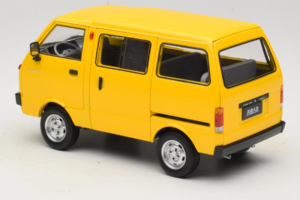 Toyota TJ110 Tianjin Huali Żółty OEM 1:18 TOYOTA014 Metal — zdjęcie 7 z 8