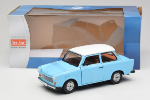 Trabant 601 Deluxe Niebieski Biały Sun Star 1:18 4286 Metal — zdjęcie 6 z 6