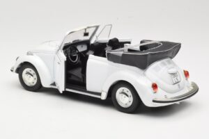 Volkswagen 1302 LS Kabriolet Biały Revell 1:18 8415 Metal — zdjęcie 5 z 8