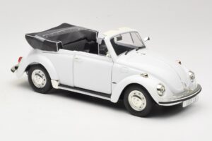 Volkswagen 1302 LS Kabriolet Biały Revell 1:18 8415 Metal — zdjęcie 6 z 8